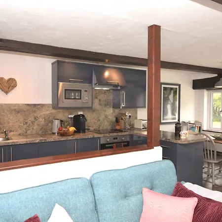 1 Bed In 36928 * Tintagel