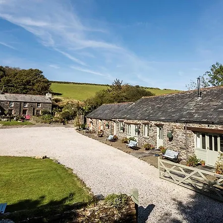 1 Bed In 36928 Tintagel
